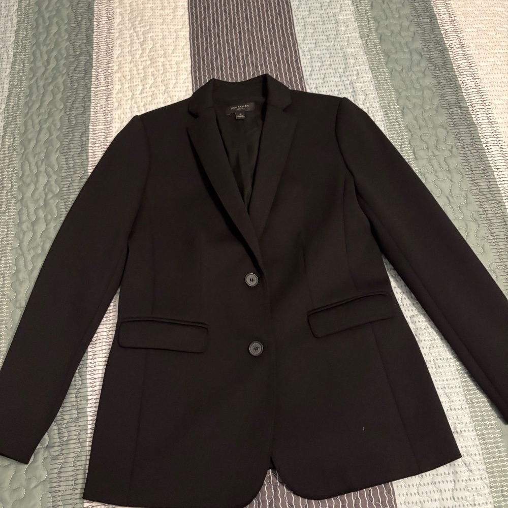 Ann Taylor Petite Black Notched Two Button Blazer in Seasonless Stretch size 2P